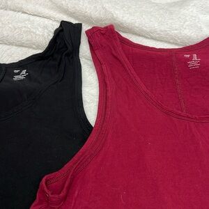 Woman’s legging tanks gap XL, bundle of 2 black and red